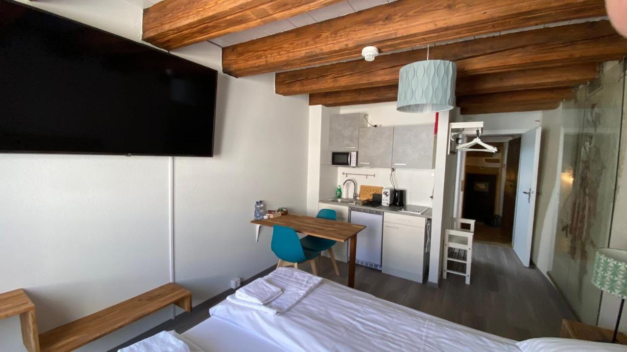 Aux Chambres Du Banneret Neuchatel Ngoại thất bức ảnh