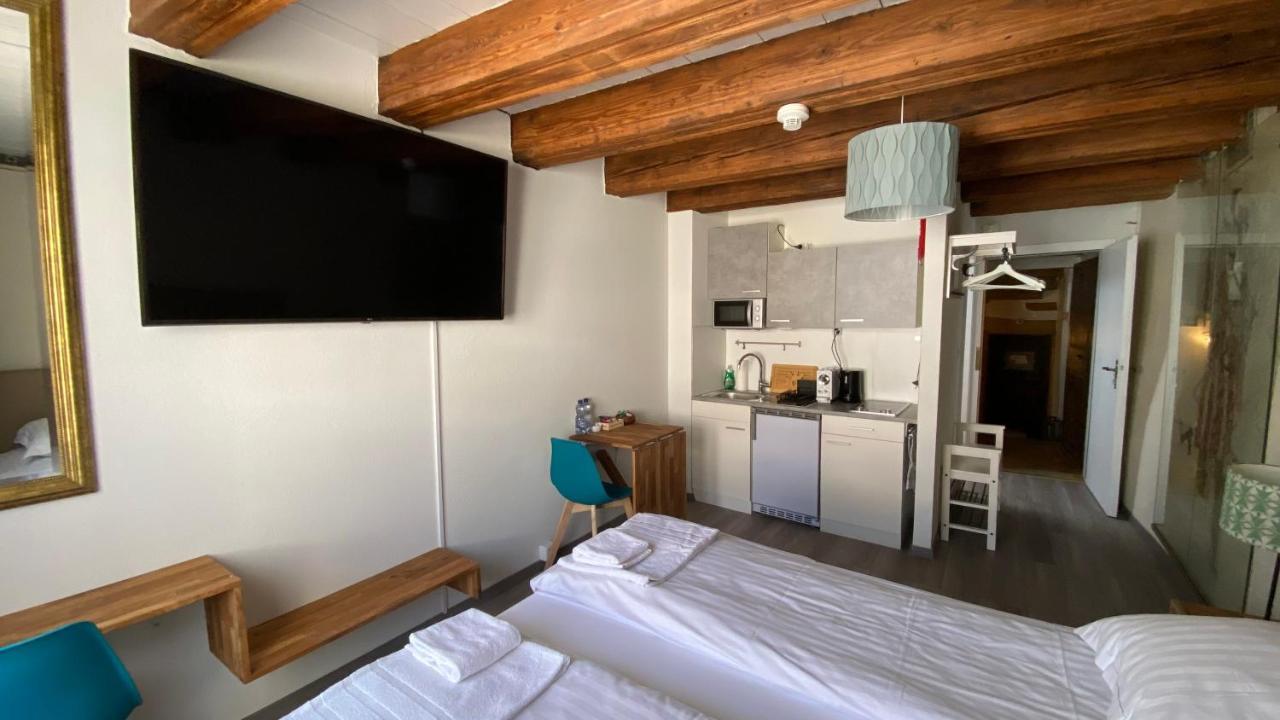 Aux Chambres Du Banneret Neuchatel Ngoại thất bức ảnh