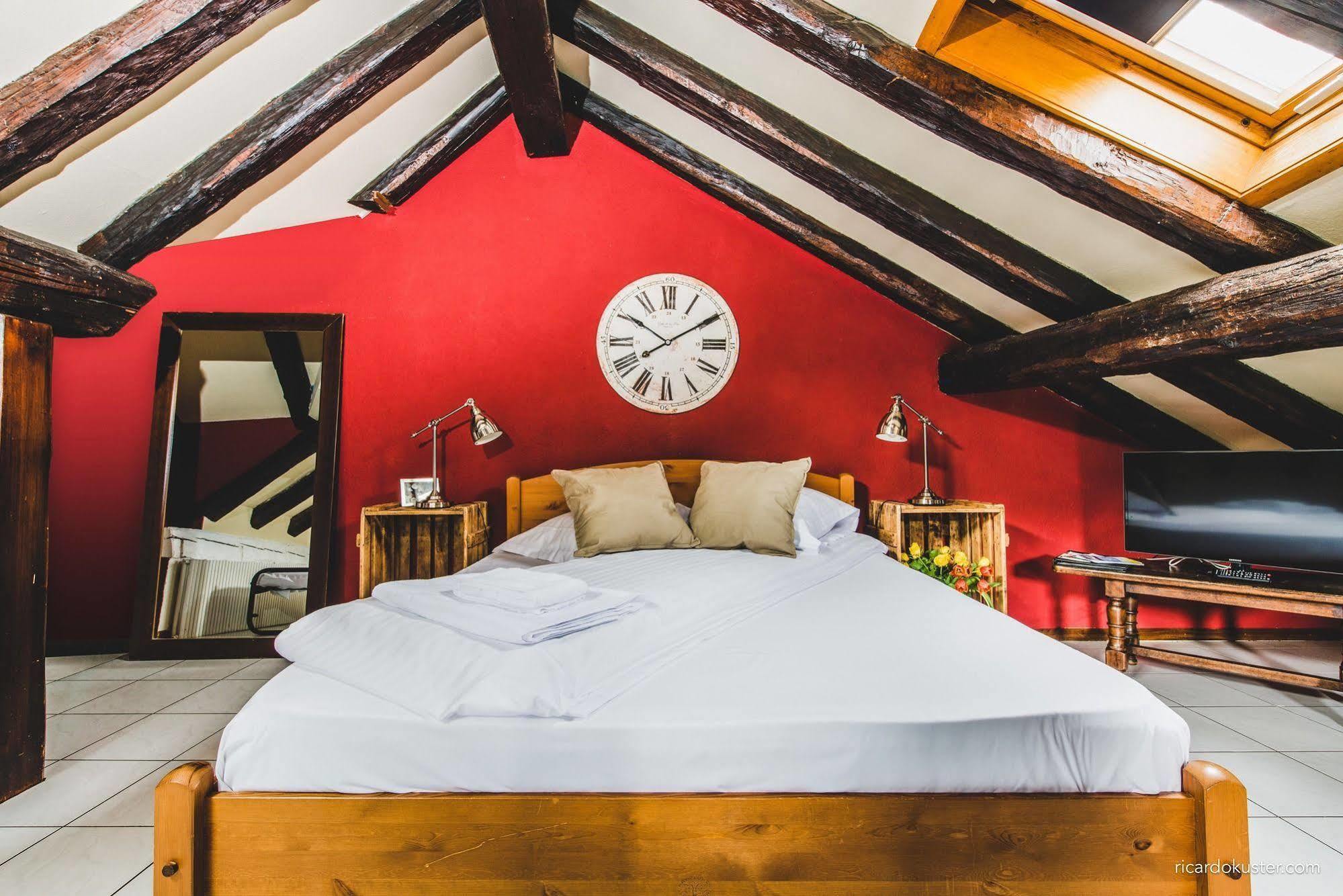 Aux Chambres Du Banneret Neuchatel Ngoại thất bức ảnh