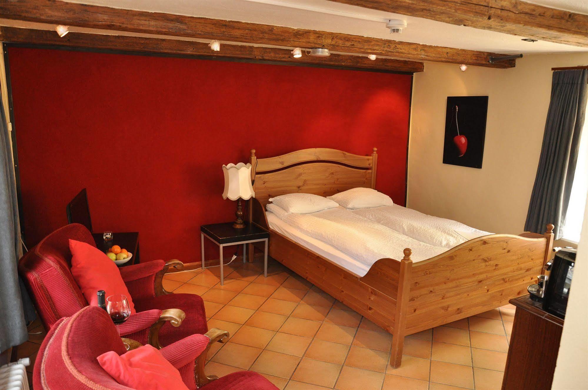 Aux Chambres Du Banneret Neuchatel Ngoại thất bức ảnh