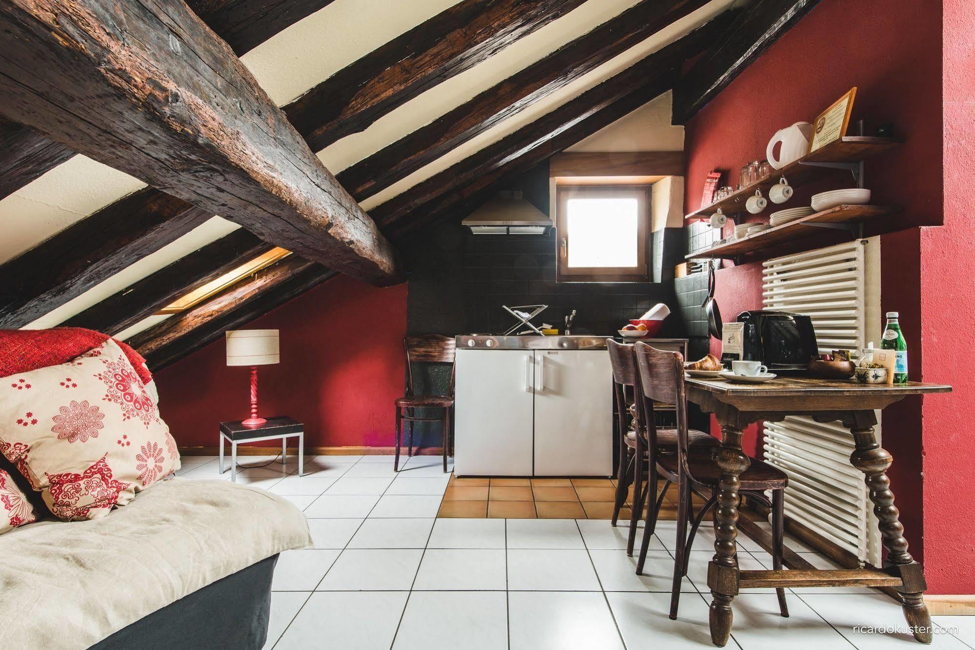 Aux Chambres Du Banneret Neuchatel Ngoại thất bức ảnh